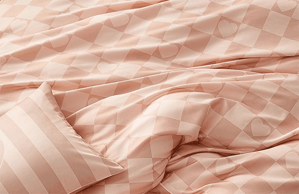 完婚床上用品四件套哪个牌子好推荐？？完婚床上用品四件套或许几多钱合适？？